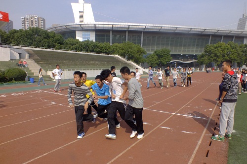 环环相扣(吴立夫).jpg
